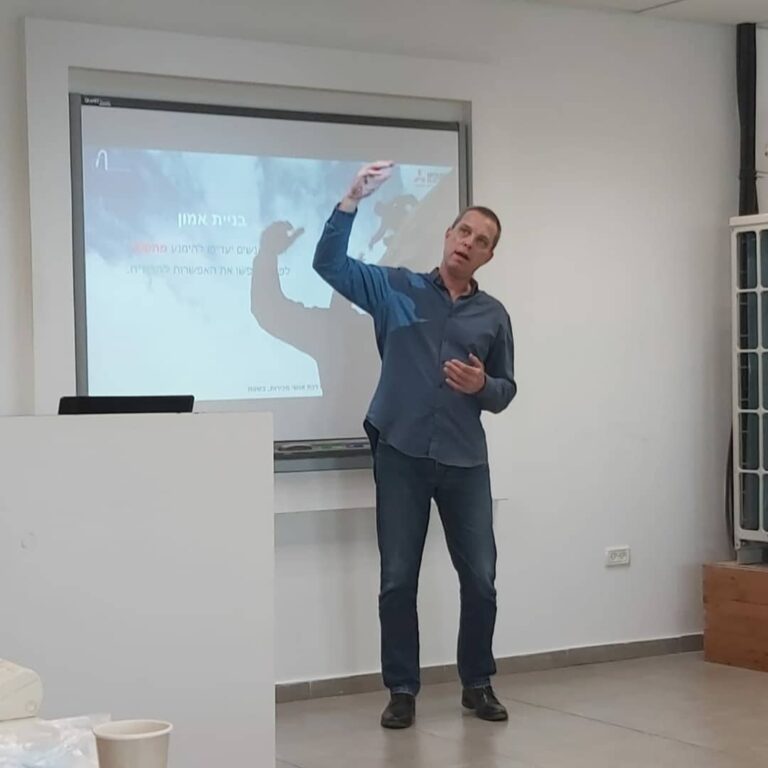 רווחיות גולמית במערך המכירות